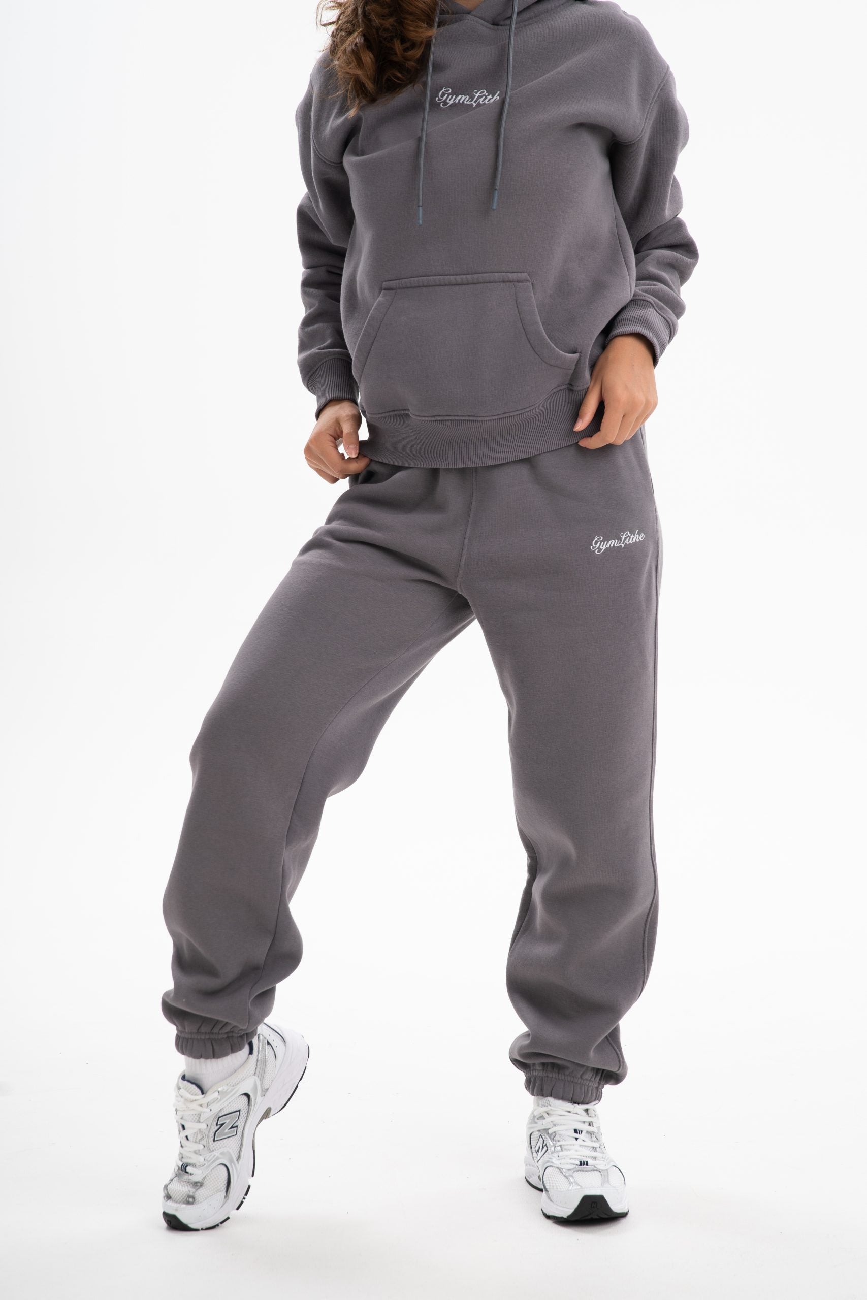 Спортен комплект за нея в графит